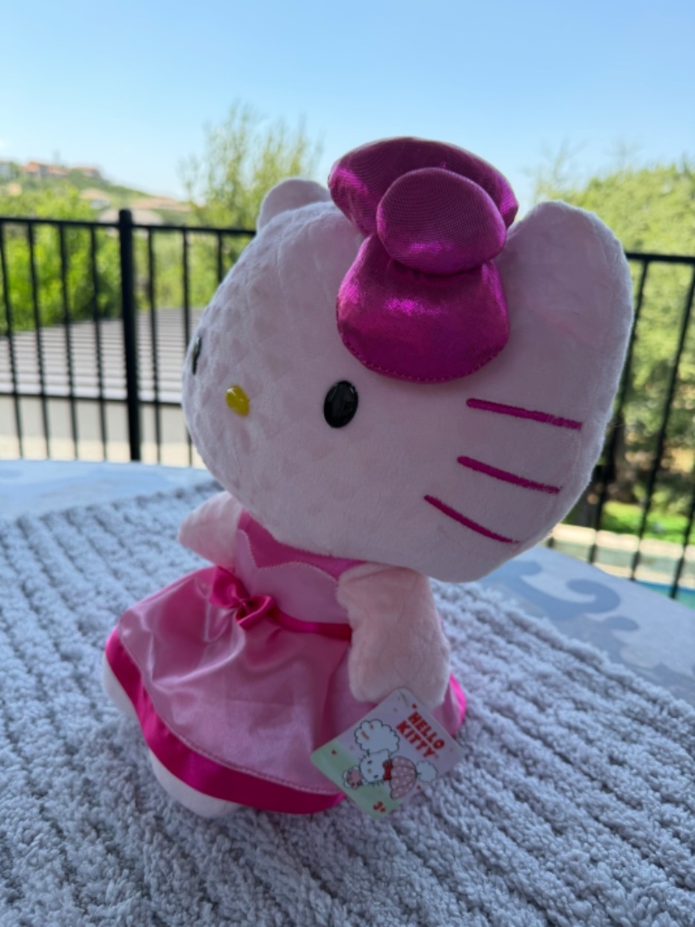 Large Hello Kitty - Picture 2 of 2